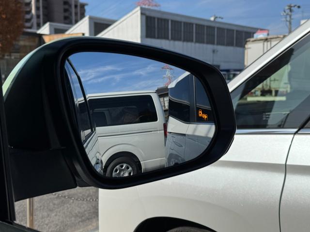 ヴォクシー ハイブリッドＳ－Ｚ　【１３．２インチフリップダウンモニター！！寒冷地仕様！！】ユニバーサルステップ　ブラインドスポットモニター　パノラミックビューモニター　アドバンスドパーク　三眼ＬＥＤヘッドライト　スペアタイヤ　ＨＵＤ（39枚目）