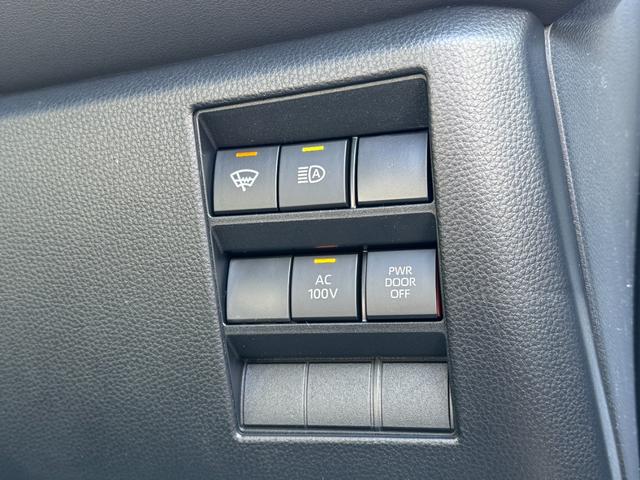 ヴォクシー ハイブリッドＳ－Ｚ　【１３．２インチフリップダウンモニター！！寒冷地仕様！！】ユニバーサルステップ　ブラインドスポットモニター　パノラミックビューモニター　アドバンスドパーク　三眼ＬＥＤヘッドライト　スペアタイヤ　ＨＵＤ（48枚目）