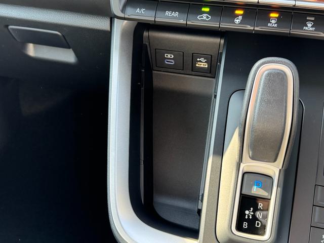 ヴォクシー ハイブリッドＳ－Ｚ　【１３．２インチフリップダウンモニター！！寒冷地仕様！！】ユニバーサルステップ　ブラインドスポットモニター　パノラミックビューモニター　アドバンスドパーク　三眼ＬＥＤヘッドライト　スペアタイヤ　ＨＵＤ（53枚目）