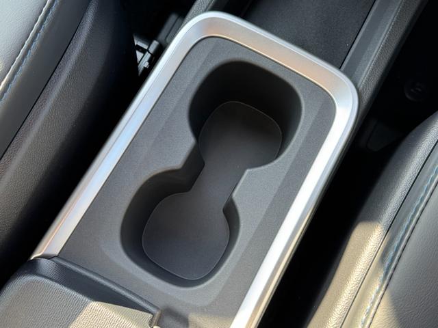 ヴォクシー ハイブリッドＳ－Ｚ　【１３．２インチフリップダウンモニター！！寒冷地仕様！！】ユニバーサルステップ　ブラインドスポットモニター　パノラミックビューモニター　アドバンスドパーク　三眼ＬＥＤヘッドライト　スペアタイヤ　ＨＵＤ（58枚目）