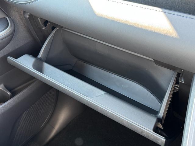 ヴォクシー ハイブリッドＳ－Ｚ　【１３．２インチフリップダウンモニター！！寒冷地仕様！！】ユニバーサルステップ　ブラインドスポットモニター　パノラミックビューモニター　アドバンスドパーク　三眼ＬＥＤヘッドライト　スペアタイヤ　ＨＵＤ（69枚目）