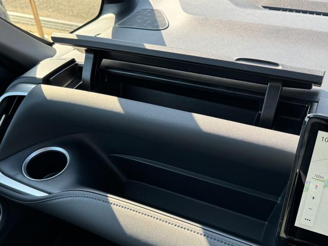 ヴォクシー ハイブリッドＳ－Ｚ　【１３．２インチフリップダウンモニター！！寒冷地仕様！！】ユニバーサルステップ　ブラインドスポットモニター　パノラミックビューモニター　アドバンスドパーク　三眼ＬＥＤヘッドライト　スペアタイヤ　ＨＵＤ（70枚目）