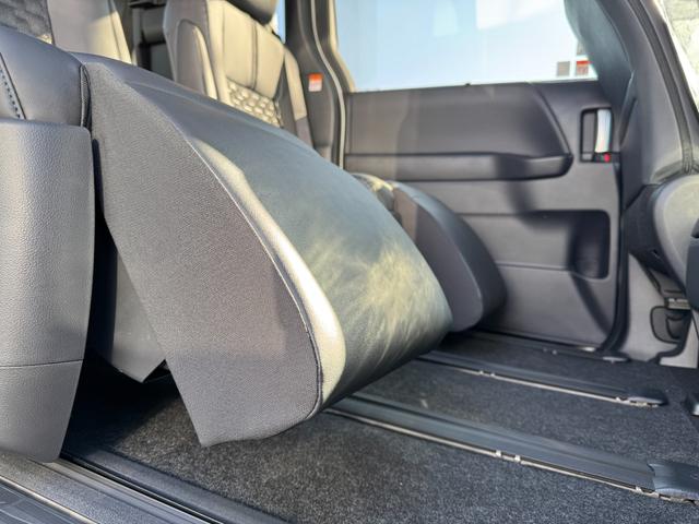 ヴォクシー ハイブリッドＳ－Ｚ　【１３．２インチフリップダウンモニター！！寒冷地仕様！！】ユニバーサルステップ　ブラインドスポットモニター　パノラミックビューモニター　アドバンスドパーク　三眼ＬＥＤヘッドライト　スペアタイヤ　ＨＵＤ（76枚目）