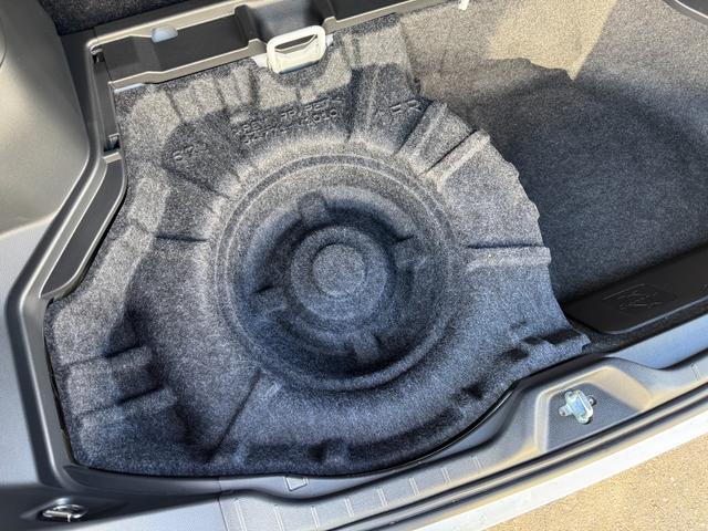 ヴォクシー ハイブリッドＳ－Ｚ　【１３．２インチフリップダウンモニター！！寒冷地仕様！！】ユニバーサルステップ　ブラインドスポットモニター　パノラミックビューモニター　アドバンスドパーク　三眼ＬＥＤヘッドライト　スペアタイヤ　ＨＵＤ（80枚目）