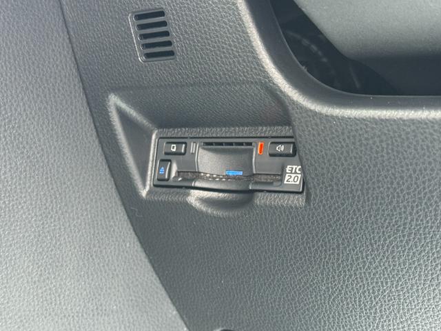 ヴォクシー ハイブリッドＳ－Ｚ　【パノラミックビューモニター！！ヘッドアップディスプレイ！！】１０．５インチディスプレイオーディオ　ＣＤ／ＤＶＤデッキ　３眼ＬＥＤヘッドライト　快適利便パッケージＨｉ　寒冷地仕様　ＢＳＭ　Ｕステップ！（51枚目）