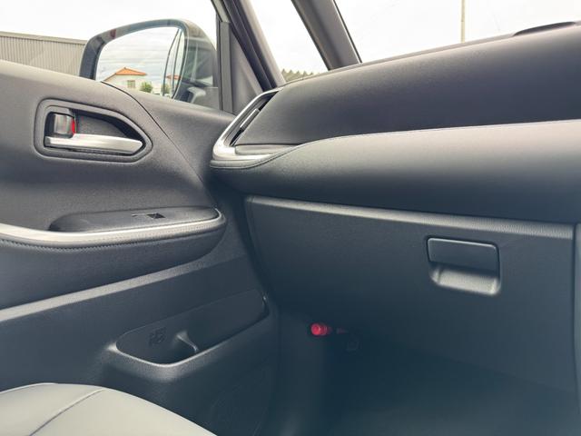 ヴォクシー ハイブリッドＳ－Ｚ　【パノラミックビューモニター！！ヘッドアップディスプレイ！！】１０．５インチディスプレイオーディオ　ＣＤ／ＤＶＤデッキ　３眼ＬＥＤヘッドライト　快適利便パッケージＨｉ　寒冷地仕様　ＢＳＭ　Ｕステップ！（64枚目）