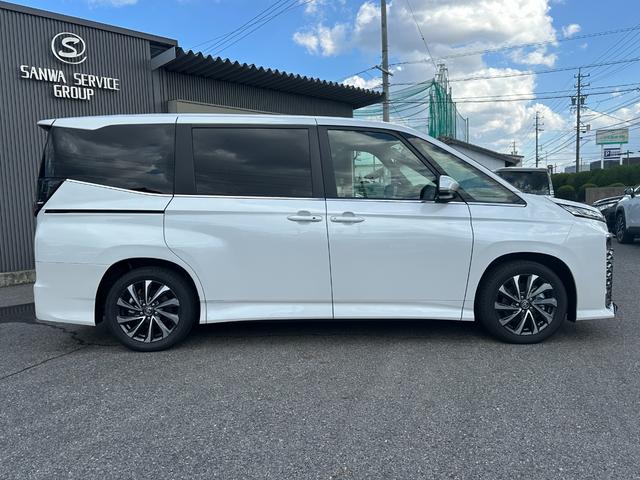 ヴォクシー ハイブリッドＳ－Ｚ　【改モデル！！アドバンスドドライブ！！】ブラインドスポットモニター　ヘッドアップディスプレイ　三眼ＬＥＤヘッドライト　シートヒーター　オットマン　両側パワースライドドア　快適利便パッケージＨｉ　ＥＴＣ（8枚目）