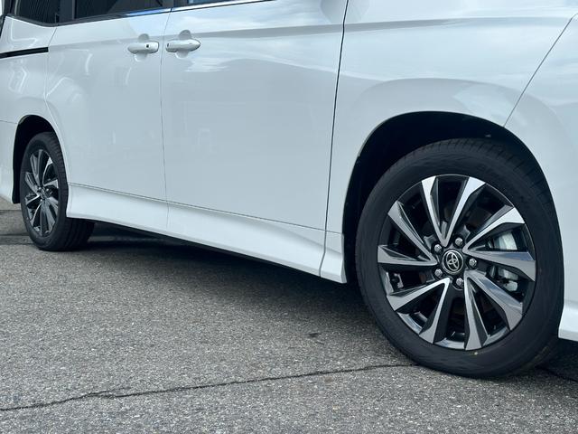 ヴォクシー ハイブリッドＳ－Ｚ　【改モデル！！アドバンスドドライブ！！】ブラインドスポットモニター　ヘッドアップディスプレイ　三眼ＬＥＤヘッドライト　シートヒーター　オットマン　両側パワースライドドア　快適利便パッケージＨｉ　ＥＴＣ（20枚目）