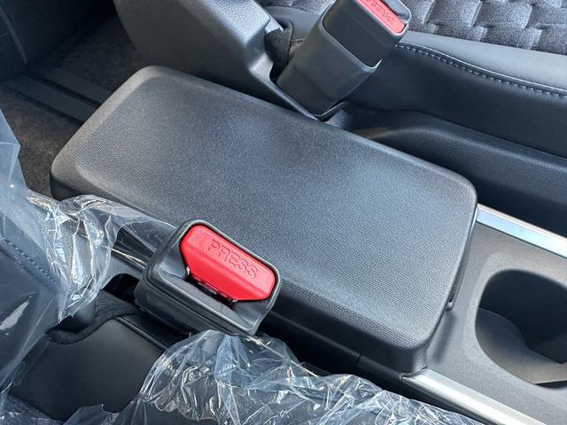 ヴォクシー ハイブリッドＳ－Ｚ　【改モデル！！アドバンスドドライブ！！】ブラインドスポットモニター　ヘッドアップディスプレイ　三眼ＬＥＤヘッドライト　シートヒーター　オットマン　両側パワースライドドア　快適利便パッケージＨｉ　ＥＴＣ（53枚目）