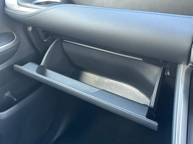 ヴォクシー ハイブリッドＳ－Ｚ　【改モデル！！アドバンスドドライブ！！】ブラインドスポットモニター　ヘッドアップディスプレイ　三眼ＬＥＤヘッドライト　シートヒーター　オットマン　両側パワースライドドア　快適利便パッケージＨｉ　ＥＴＣ（63枚目）