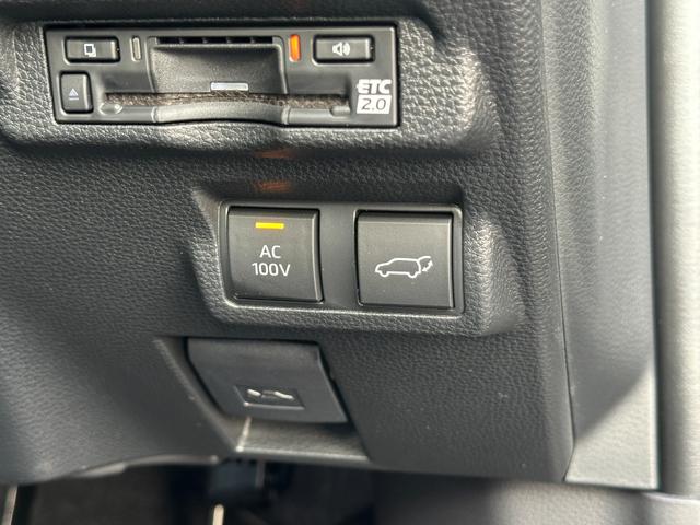 カローラクロス ハイブリッド　Ｚ　【登録済未使用車！パノラマルーフ！】パノラミックビューモニター！　ブラインドスポットモニター　アドバンストパーク　１０．５インチディスプレイオーディオ　ハンズフリーパワーバッグドア　ＡＣ１００Ｖ電源！（52枚目）