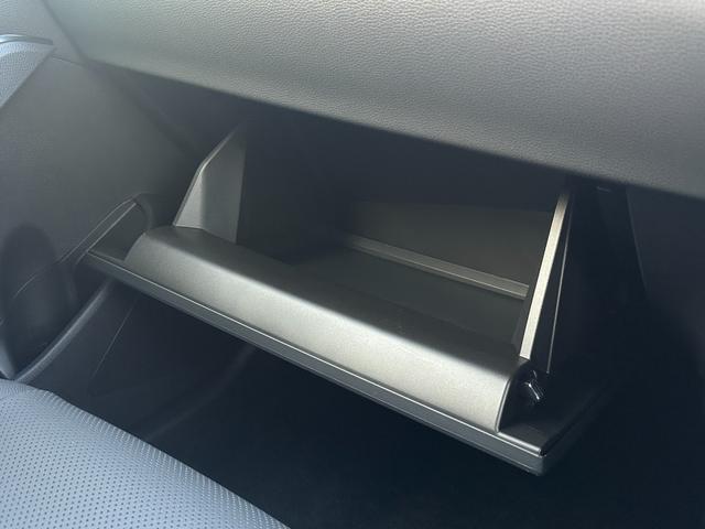 カローラクロス ハイブリッド　Ｚ　【登録済未使用車！パノラマルーフ！】パノラミックビューモニター！　ブラインドスポットモニター　アドバンストパーク　１０．５インチディスプレイオーディオ　ハンズフリーパワーバッグドア　ＡＣ１００Ｖ電源！（69枚目）