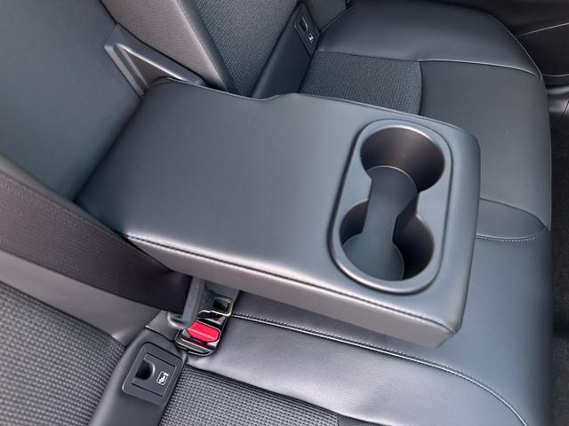 カローラクロス ハイブリッド　Ｚ　【登録済未使用車！パノラマルーフ！】パノラミックビューモニター！　ブラインドスポットモニター　アドバンストパーク　１０．５インチディスプレイオーディオ　ハンズフリーパワーバッグドア　ＡＣ１００Ｖ電源！（74枚目）