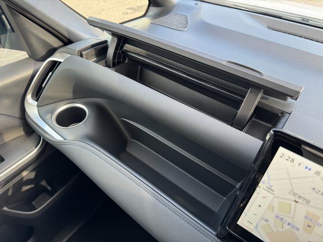 ヴォクシー ハイブリッドS-Z 【快適利便パッケージHi!トヨタチームメイト】デジタルインナーミラー 10.5インチディスプレイオーディオ ハーフレザーシート パノラミックビューモニター アドバンスドパーク ブラインドスポットモニタ(72枚目)