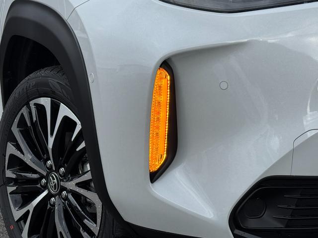 ヤリスクロス ハイブリッドZ 【トヨタチームメイト!ハンズフリーパワーバッグドア!!】パノラミックビューモニター アドバンスドパーク 8インチディスプレイオーディオ HDMI端子 ステアリングヒーター ブラインドスポットモニター(13枚目)