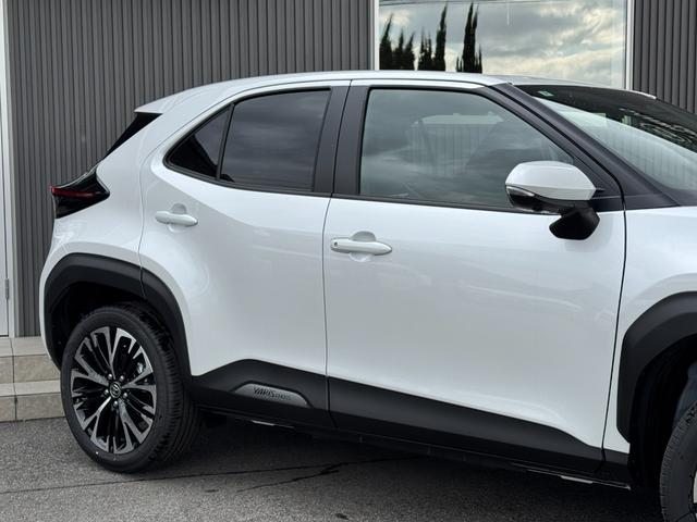 ヤリスクロス ハイブリッドZ 【トヨタチームメイト!ハンズフリーパワーバッグドア!!】パノラミックビューモニター アドバンスドパーク 8インチディスプレイオーディオ HDMI端子 ステアリングヒーター ブラインドスポットモニター(18枚目)