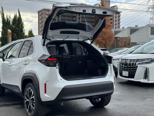 ヤリスクロス ハイブリッドZ 【トヨタチームメイト!ハンズフリーパワーバッグドア!!】パノラミックビューモニター アドバンスドパーク 8インチディスプレイオーディオ HDMI端子 ステアリングヒーター ブラインドスポットモニター(28枚目)