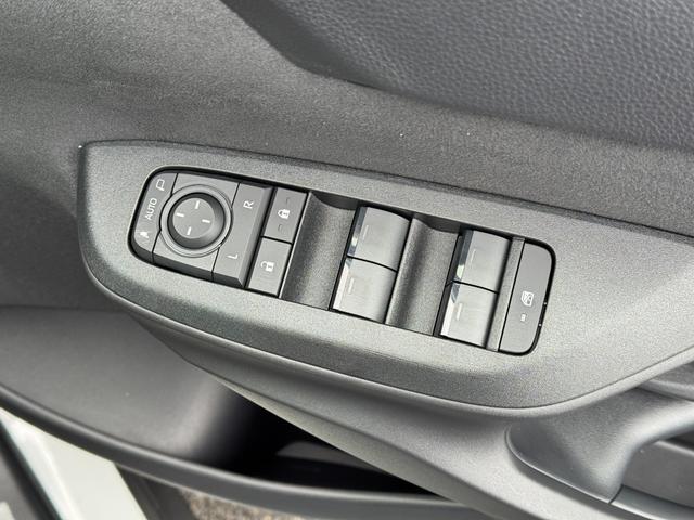 ヤリスクロス ハイブリッドZ 【トヨタチームメイト!ハンズフリーパワーバッグドア!!】パノラミックビューモニター アドバンスドパーク 8インチディスプレイオーディオ HDMI端子 ステアリングヒーター ブラインドスポットモニター(49枚目)