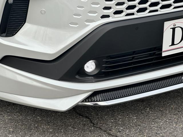 カローラクロス ハイブリッド Z 【モデリスタエアロ!!改モデル!!!】パノラミックビューモニター アドバンスドパーク ステアリングヒーター 置くだけ充電 ブラインドスポットモニター ETC2.0 10.5インチディスプレイオーディオ(12枚目)