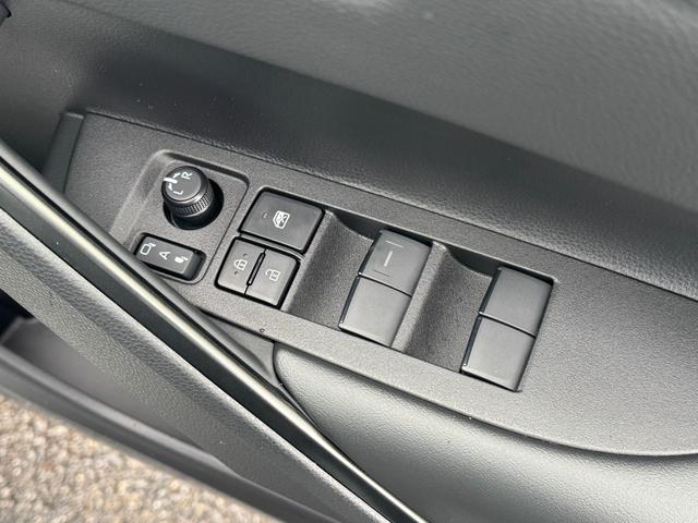 カローラクロス ハイブリッド Z 【モデリスタエアロ!!改モデル!!!】パノラミックビューモニター アドバンスドパーク ステアリングヒーター 置くだけ充電 ブラインドスポットモニター ETC2.0 10.5インチディスプレイオーディオ(42枚目)