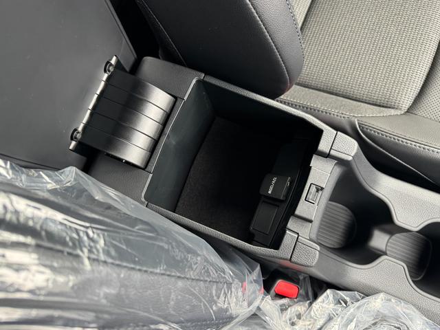 カローラクロス ハイブリッド Z 【モデリスタエアロ!!改モデル!!!】パノラミックビューモニター アドバンスドパーク ステアリングヒーター 置くだけ充電 ブラインドスポットモニター ETC2.0 10.5インチディスプレイオーディオ(55枚目)