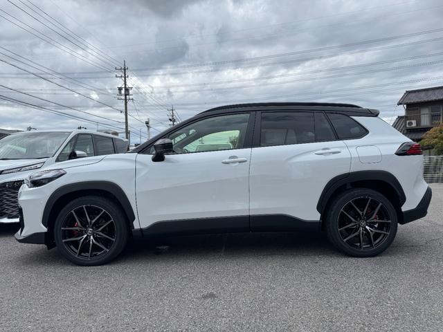 カローラクロス GRスポーツ 【GRスポーツ!専用ブレーキキャリパー!】ハンズフリーパワーバッグドア パノラミックビューモニター アドバンスドパーク 10.5インチディスプレイオーディオ 専用GRスポーツシート 専用アルミホイール(8枚目)