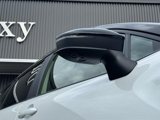 カローラクロス GRスポーツ 【GRスポーツ!専用ブレーキキャリパー!】ハンズフリーパワーバッグドア パノラミックビューモニター アドバンスドパーク 10.5インチディスプレイオーディオ 専用GRスポーツシート 専用アルミホイール(18枚目)