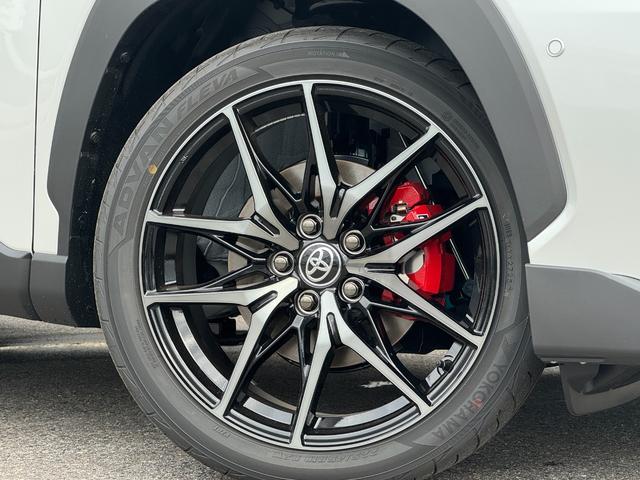 カローラクロス GRスポーツ 【GRスポーツ!専用ブレーキキャリパー!】ハンズフリーパワーバッグドア パノラミックビューモニター アドバンスドパーク 10.5インチディスプレイオーディオ 専用GRスポーツシート 専用アルミホイール(20枚目)