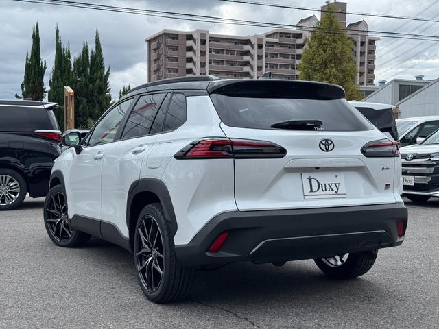 カローラクロス GRスポーツ 【GRスポーツ!専用ブレーキキャリパー!】ハンズフリーパワーバッグドア パノラミックビューモニター アドバンスドパーク 10.5インチディスプレイオーディオ 専用GRスポーツシート 専用アルミホイール(23枚目)