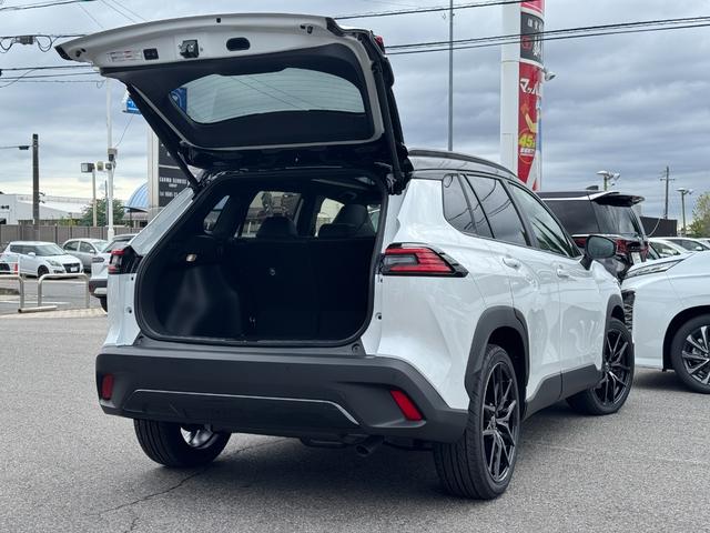 カローラクロス GRスポーツ 【GRスポーツ!専用ブレーキキャリパー!】ハンズフリーパワーバッグドア パノラミックビューモニター アドバンスドパーク 10.5インチディスプレイオーディオ 専用GRスポーツシート 専用アルミホイール(26枚目)