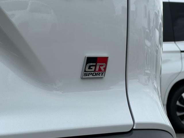 カローラクロス GRスポーツ 【GRスポーツ!専用ブレーキキャリパー!】ハンズフリーパワーバッグドア パノラミックビューモニター アドバンスドパーク 10.5インチディスプレイオーディオ 専用GRスポーツシート 専用アルミホイール(34枚目)