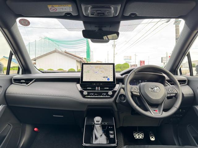 カローラクロス GRスポーツ 【GRスポーツ!専用ブレーキキャリパー!】ハンズフリーパワーバッグドア パノラミックビューモニター アドバンスドパーク 10.5インチディスプレイオーディオ 専用GRスポーツシート 専用アルミホイール(42枚目)