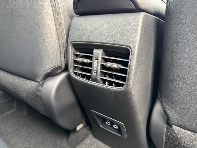 カローラクロス GRスポーツ 【GRスポーツ!専用ブレーキキャリパー!】ハンズフリーパワーバッグドア パノラミックビューモニター アドバンスドパーク 10.5インチディスプレイオーディオ 専用GRスポーツシート 専用アルミホイール(77枚目)