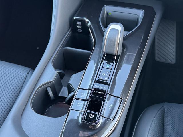 クラウンスポーツ Ｚ　【黒内装！パノラミックビューモニター！】アドバンスドパーク　置くだけ充電　デジタルインナーミラー　ヘッドアップディスプレイ　パワーバッグドア　シートヒーター　ベンチレーション　１２．３型ディスプレイ！（49枚目）