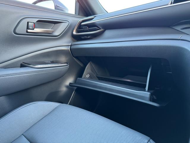 クラウンスポーツ Ｚ　【黒内装！パノラミックビューモニター！】アドバンスドパーク　置くだけ充電　デジタルインナーミラー　ヘッドアップディスプレイ　パワーバッグドア　シートヒーター　ベンチレーション　１２．３型ディスプレイ！（66枚目）