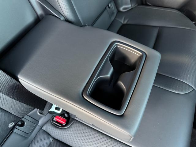 クラウンスポーツ Ｚ　【黒内装！パノラミックビューモニター！】アドバンスドパーク　置くだけ充電　デジタルインナーミラー　ヘッドアップディスプレイ　パワーバッグドア　シートヒーター　ベンチレーション　１２．３型ディスプレイ！（72枚目）