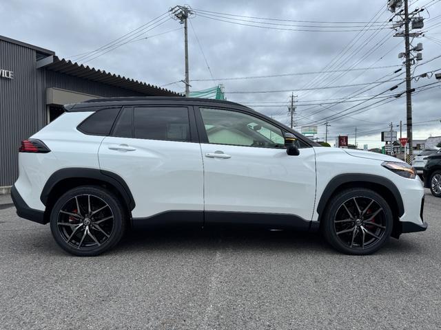 カローラクロス ＧＲスポーツ　【ＧＲスポーツ！専用ブレーキキャリパー！】ハンズフリーパワーバッグドア　パノラミックビューモニター　アドバンスドパーク　１０．５インチディスプレイオーディオ　専用ＧＲスポーツシート　専用アルミホイール（7枚目）