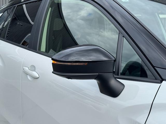 カローラクロス ＧＲスポーツ　【ＧＲスポーツ！専用ブレーキキャリパー！】ハンズフリーパワーバッグドア　パノラミックビューモニター　アドバンスドパーク　１０．５インチディスプレイオーディオ　専用ＧＲスポーツシート　専用アルミホイール（17枚目）