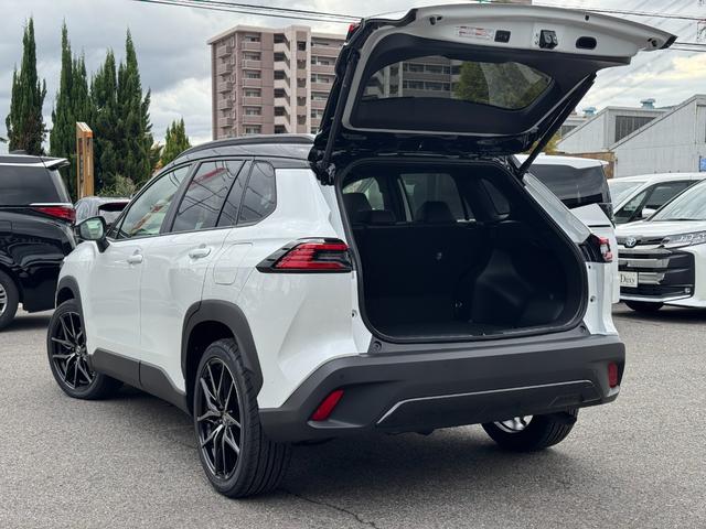 カローラクロス ＧＲスポーツ　【ＧＲスポーツ！専用ブレーキキャリパー！】ハンズフリーパワーバッグドア　パノラミックビューモニター　アドバンスドパーク　１０．５インチディスプレイオーディオ　専用ＧＲスポーツシート　専用アルミホイール（25枚目）