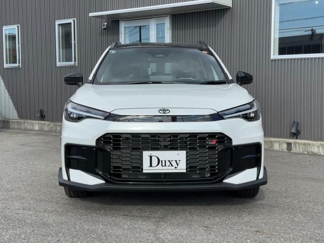 カローラクロス GRスポーツ 【専用ブレーキキャリパー!パノラマルーフ!】パノラミックビューモニター アダプティブハイビーム ハンズフリーパワーバッグドア LEDリアフォグランプ ナノイーX AC100V電源 10.5DA BSM(5枚目)