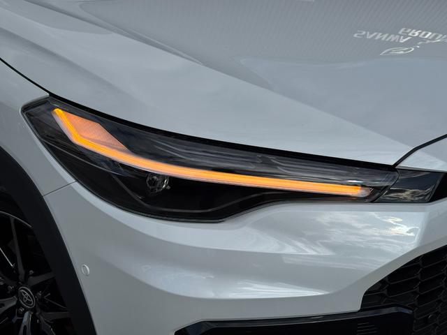 カローラクロス GRスポーツ 【専用ブレーキキャリパー!パノラマルーフ!】パノラミックビューモニター アダプティブハイビーム ハンズフリーパワーバッグドア LEDリアフォグランプ ナノイーX AC100V電源 10.5DA BSM(12枚目)