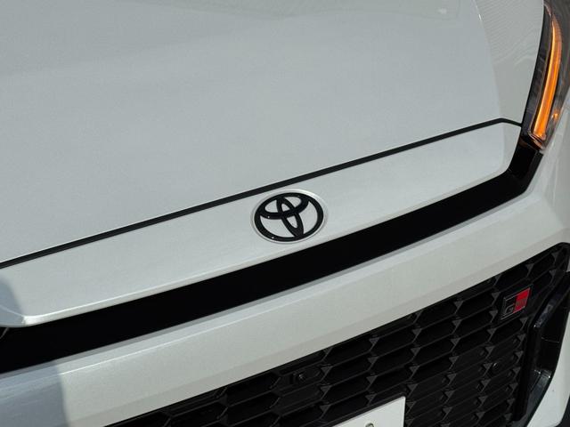 カローラクロス GRスポーツ 【専用ブレーキキャリパー!パノラマルーフ!】パノラミックビューモニター アダプティブハイビーム ハンズフリーパワーバッグドア LEDリアフォグランプ ナノイーX AC100V電源 10.5DA BSM(14枚目)