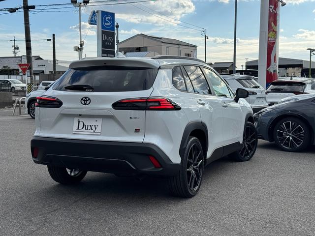 カローラクロス GRスポーツ 【専用ブレーキキャリパー!パノラマルーフ!】パノラミックビューモニター アダプティブハイビーム ハンズフリーパワーバッグドア LEDリアフォグランプ ナノイーX AC100V電源 10.5DA BSM(24枚目)