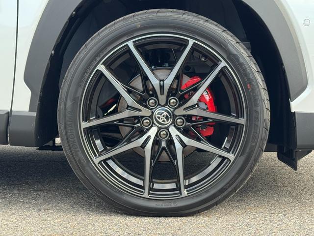 カローラクロス GRスポーツ 【専用ブレーキキャリパー!パノラマルーフ!】パノラミックビューモニター アダプティブハイビーム ハンズフリーパワーバッグドア LEDリアフォグランプ ナノイーX AC100V電源 10.5DA BSM(36枚目)