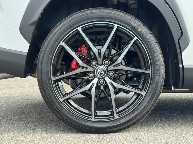 カローラクロス GRスポーツ 【専用ブレーキキャリパー!パノラマルーフ!】パノラミックビューモニター アダプティブハイビーム ハンズフリーパワーバッグドア LEDリアフォグランプ ナノイーX AC100V電源 10.5DA BSM(37枚目)