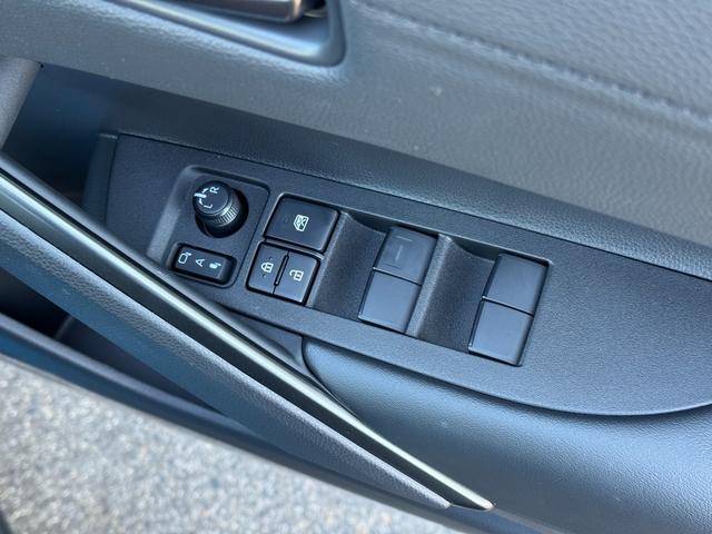 カローラクロス GRスポーツ 【専用ブレーキキャリパー!パノラマルーフ!】パノラミックビューモニター アダプティブハイビーム ハンズフリーパワーバッグドア LEDリアフォグランプ ナノイーX AC100V電源 10.5DA BSM(47枚目)