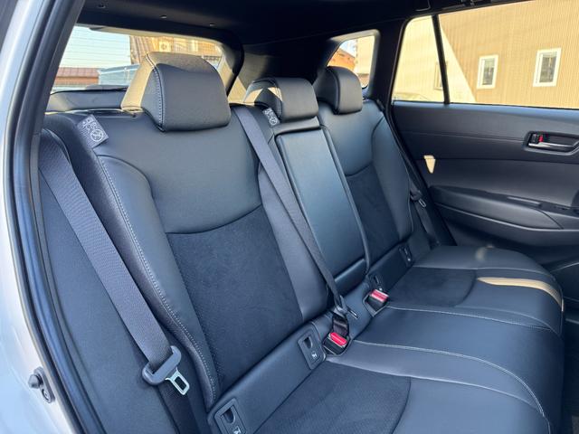 カローラクロス GRスポーツ 【専用ブレーキキャリパー!パノラマルーフ!】パノラミックビューモニター アダプティブハイビーム ハンズフリーパワーバッグドア LEDリアフォグランプ ナノイーX AC100V電源 10.5DA BSM(73枚目)