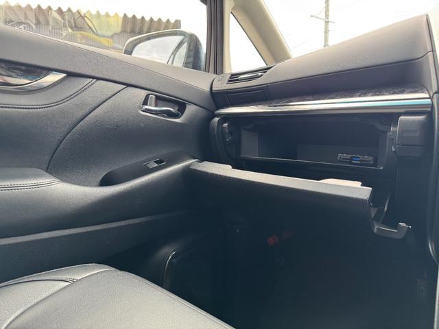 アルファード 2.5S Cパッケージ 【ツインムーンルーフ!フリップダウンモニター】純正ディスプレイオーディオ デジタルインナーミラー スペアタイヤ パワーバッグドア ナビキット ETC オットマン TV ベンチレーション シートヒーター(65枚目)