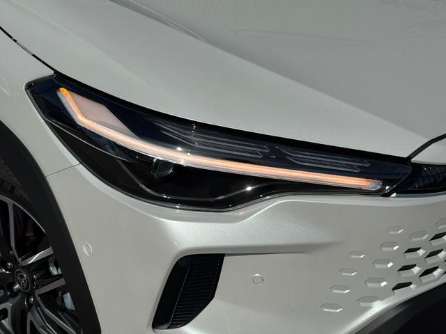 カローラクロス ハイブリッド Z 【登録済未使用車!パノラマルーフ!】パノラミックビューモニター! ブラインドスポットモニター アドバンストパーク 10.5インチディスプレイオーディオ ハンズフリーパワーバッグドア AC100V電源!(12枚目)