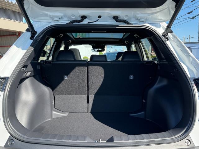 カローラクロス ハイブリッド Z 【登録済未使用車!パノラマルーフ!】パノラミックビューモニター! ブラインドスポットモニター アドバンストパーク 10.5インチディスプレイオーディオ ハンズフリーパワーバッグドア AC100V電源!(77枚目)